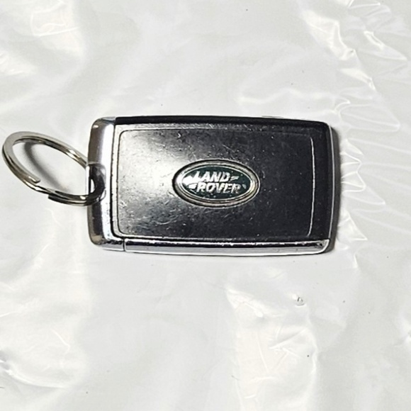 KEYS CAR (LAND ROVER) - Picture 1 of 3